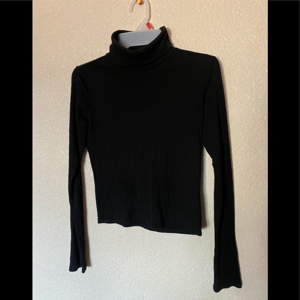 Black ribbed turtle neck long sleeve.